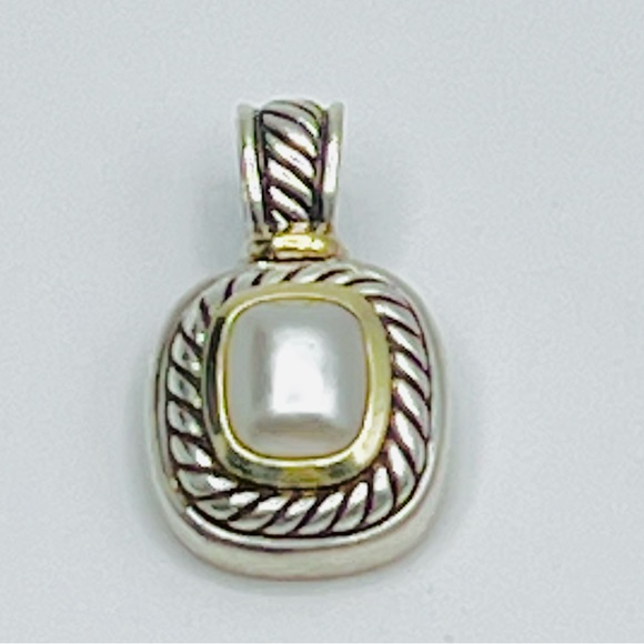 David Yurman Albion Pearl Pendant
Enhancer With Gold - Picture 5 of 7